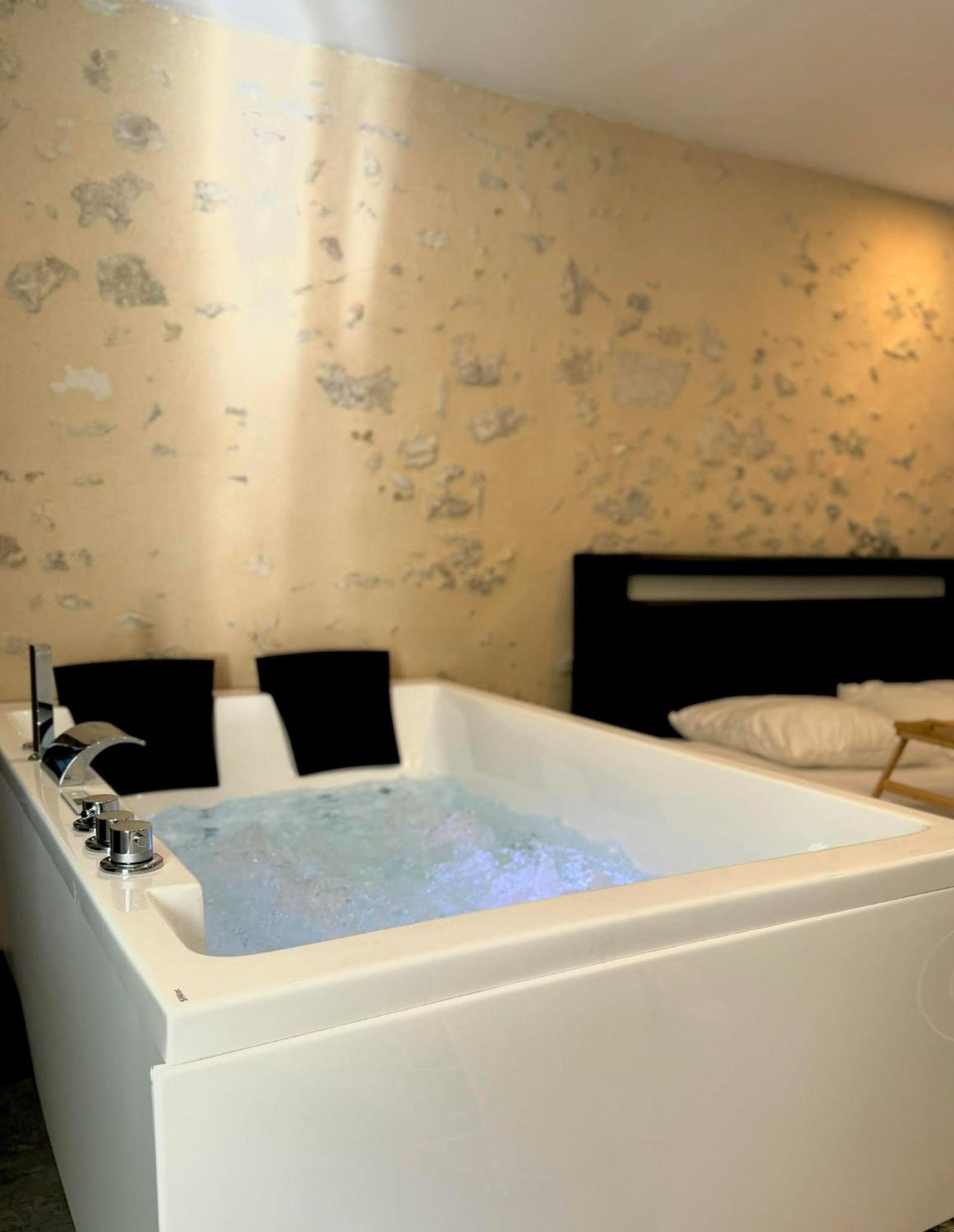 Love Queen Spa Detente 블루아 외부 사진